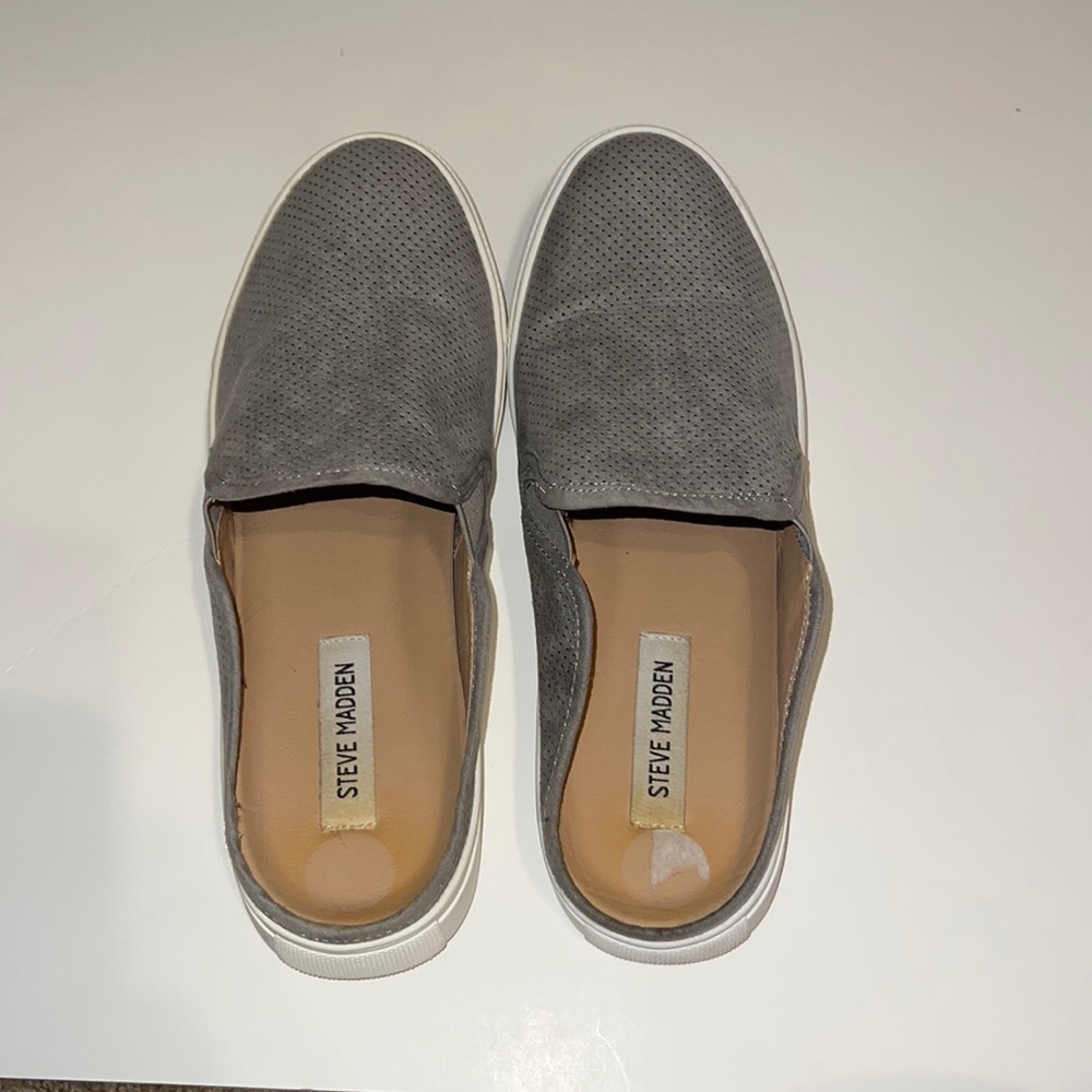 Steve Madden Slip Ons (9.5)